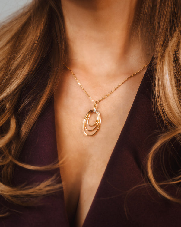 Goudkleurige Ketting met Ovale Hanger – Verfijnde Elegantie