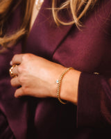 Goudkleurige Schakelarmband met Subtiele Steen – Tijdloze Luxe