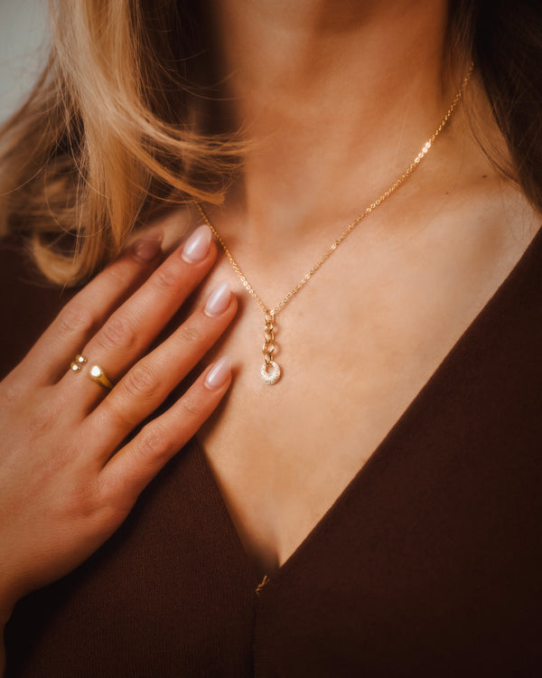 Goudkleurige Ketting met Schakelhanger – Subtiele Luxe