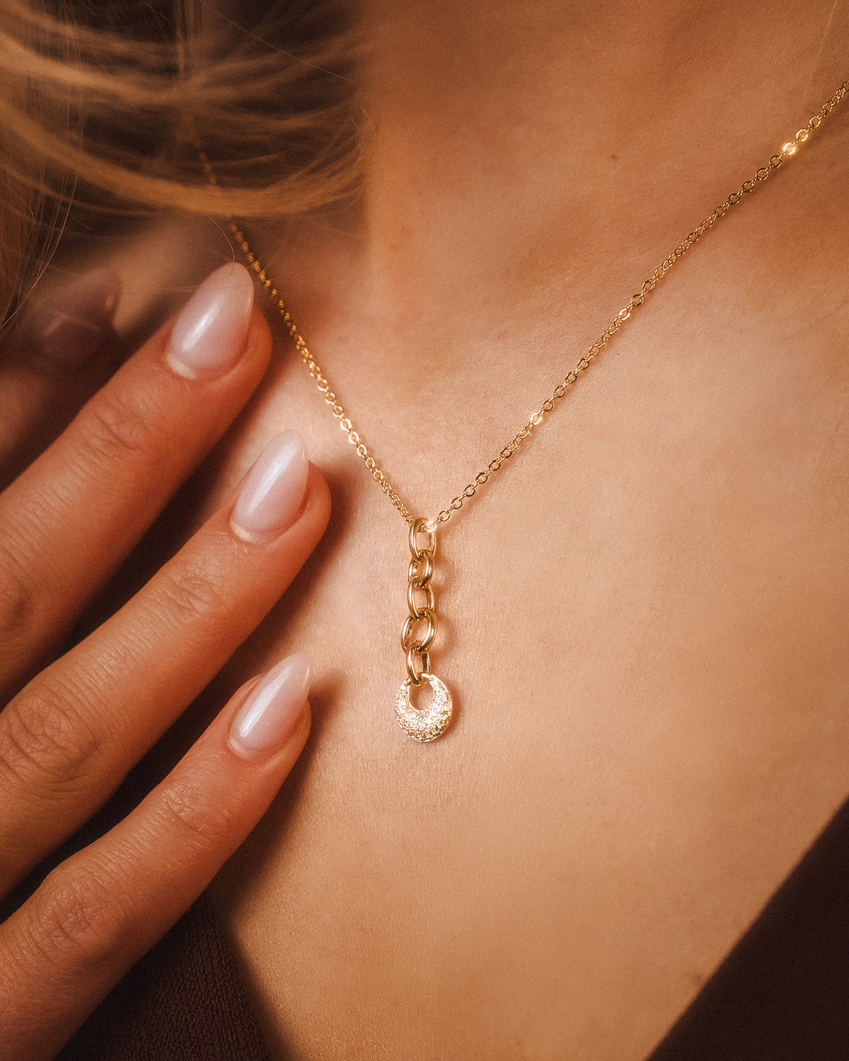 Goudkleurige Ketting met Schakelhanger – Subtiele Luxe